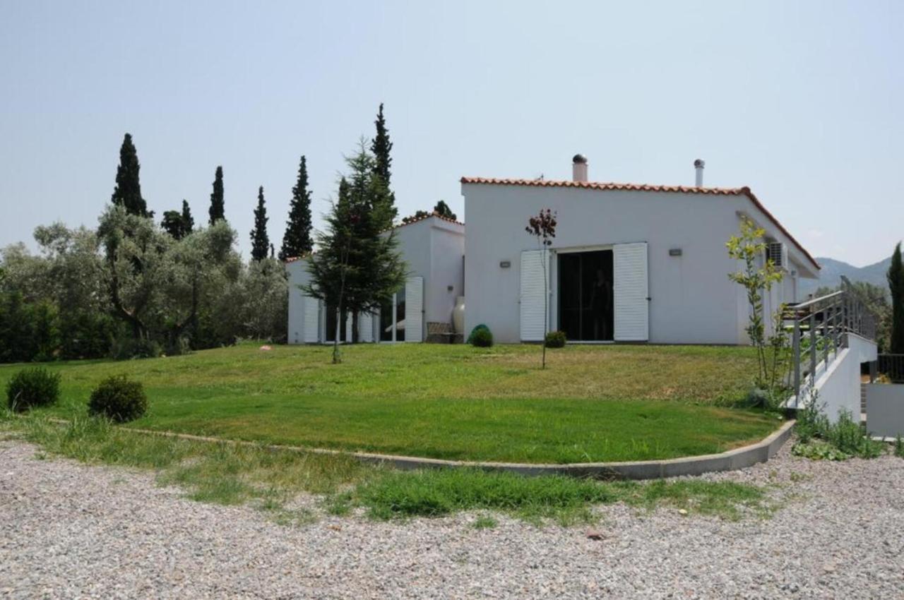 Luxurious 6 Bedroom Villa In A Great Location Chalkida Exterior photo