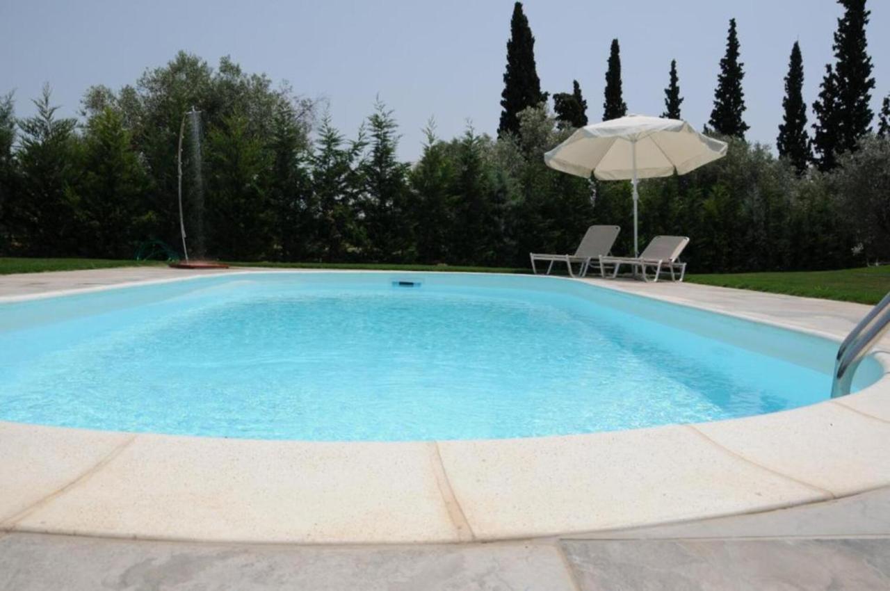 Luxurious 6 Bedroom Villa In A Great Location Chalkida Exterior photo