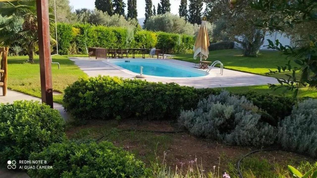 Luxurious 6 Bedroom Villa In A Great Location Chalkida Exterior photo